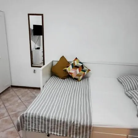 Old Town Apartment *